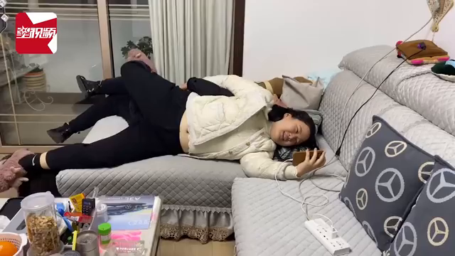 妻子欲躺丈夫身边，丈夫立马起身，被“抓回”后婆婆一句话亮了