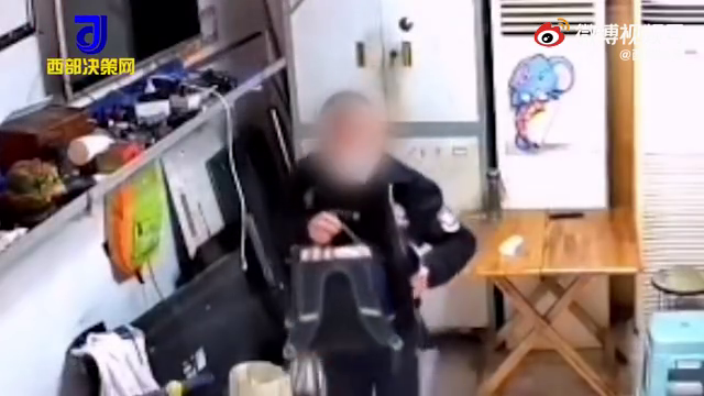 男子偷走幼儿园小朋友书包，原来作业真的会丢！