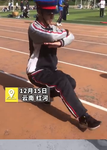 14岁男生课间的即兴舞蹈艳惊网友！网友：有点费腿力