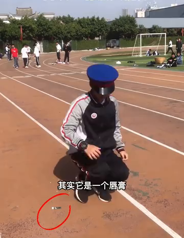 14岁男生课间的即兴舞蹈艳惊网友！网友：有点费腿力