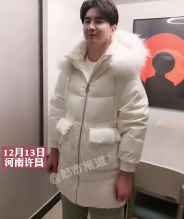 给老公买羽绒服不领情，老婆无奈自己穿，网友：总觉得哪儿不对劲