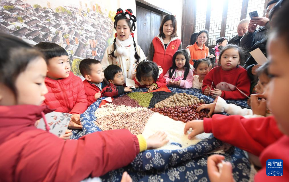 老街里的新春市集