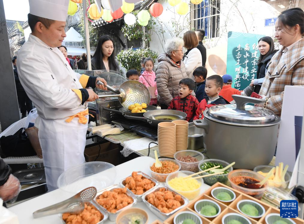 老街里的新春市集