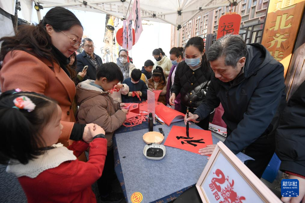老街里的新春市集