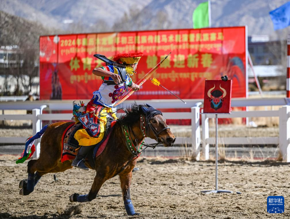 新春走基层丨西藏拉萨：马背上的新年祝福