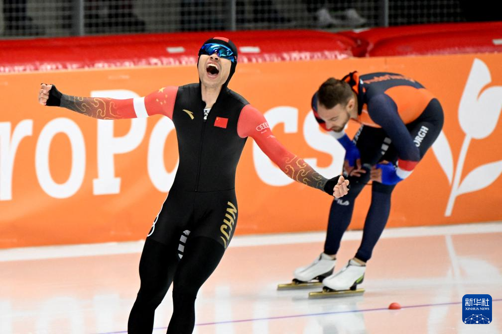 宁忠岩首获速滑短距离全能世锦赛冠军
