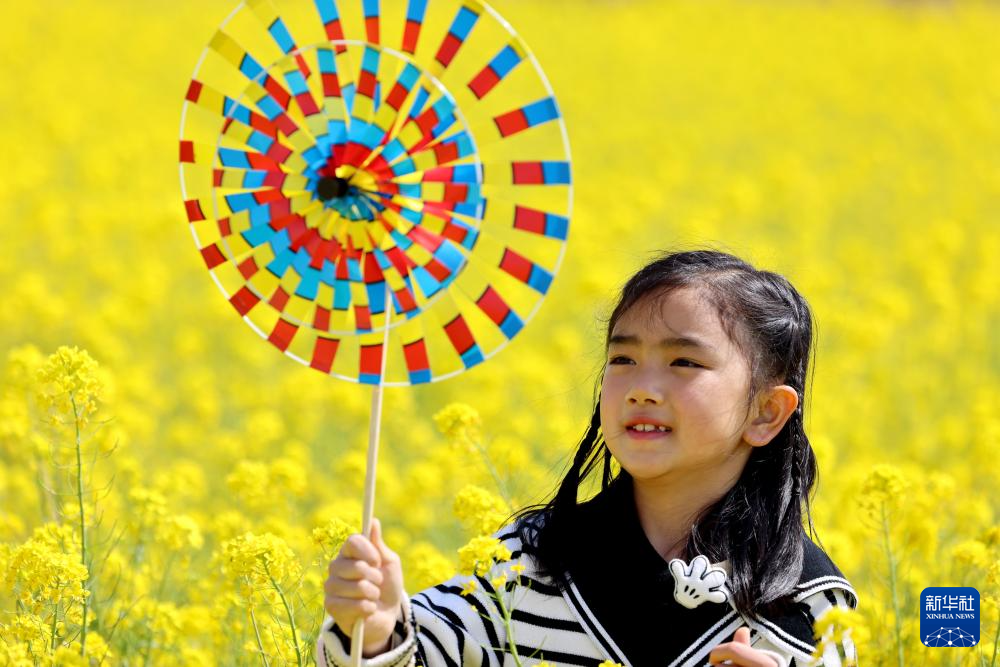 春花烂漫踏青时