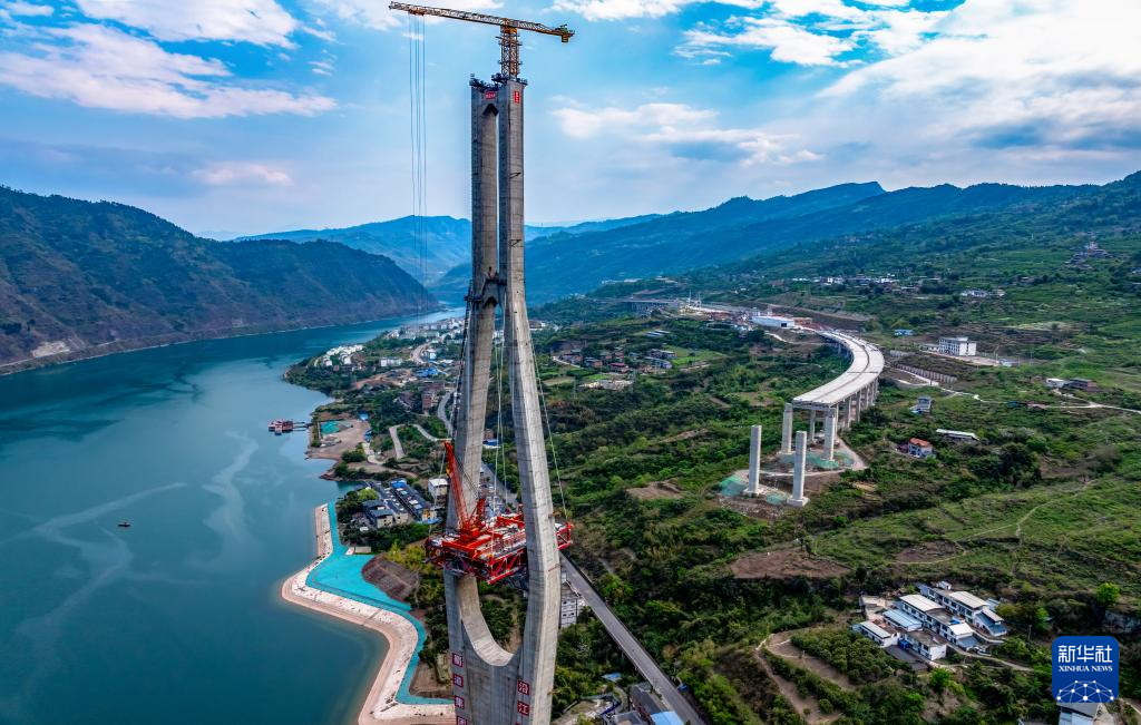 云南绥江:新市金沙江特大桥有序推进