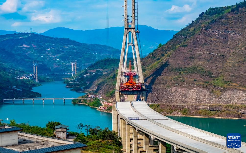 云南绥江:新市金沙江特大桥有序推进