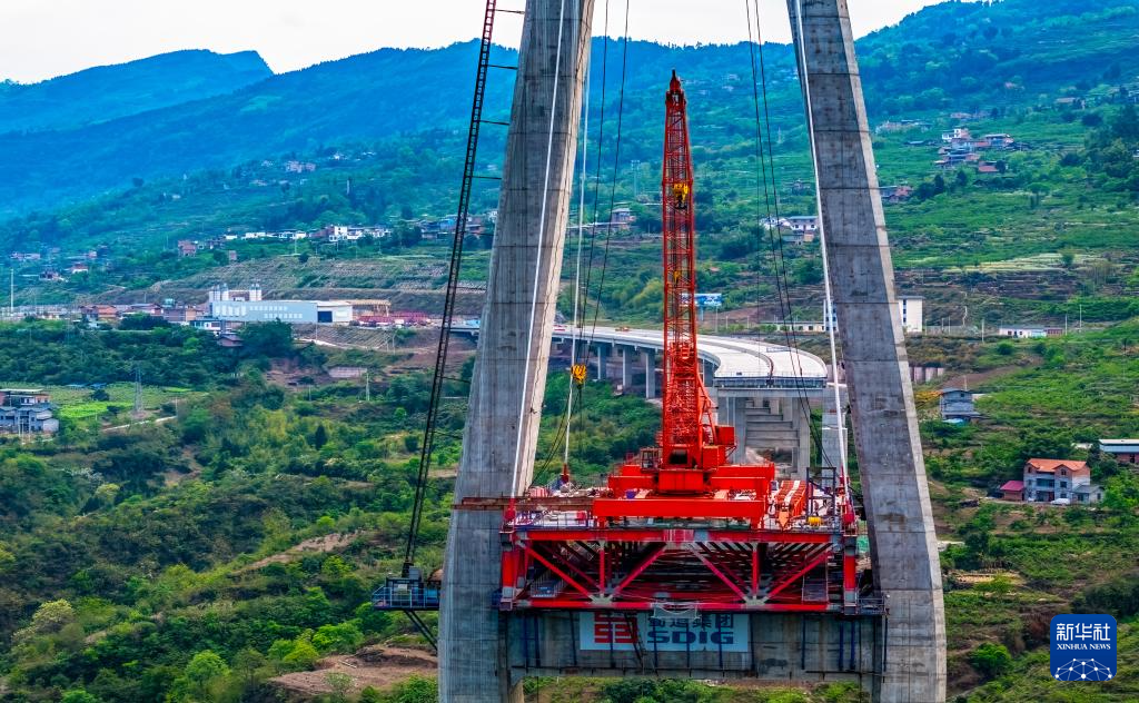云南绥江:新市金沙江特大桥有序推进