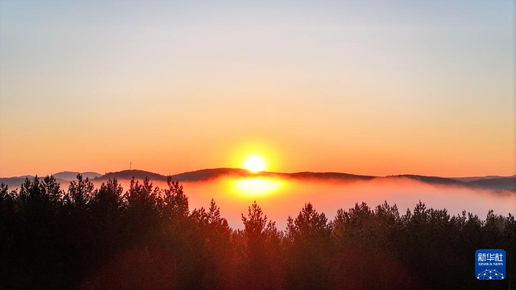 河北塞罕坝:山川雾霭 光影流岚