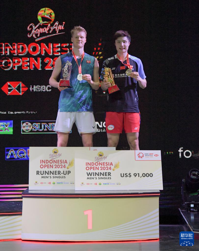 羽毛球——印尼公开赛：石宇奇男单夺冠