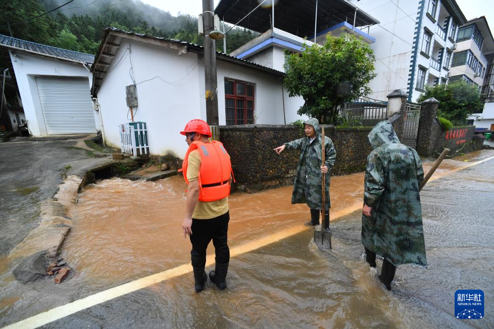福建南平：积极应对持续降雨 防范险情