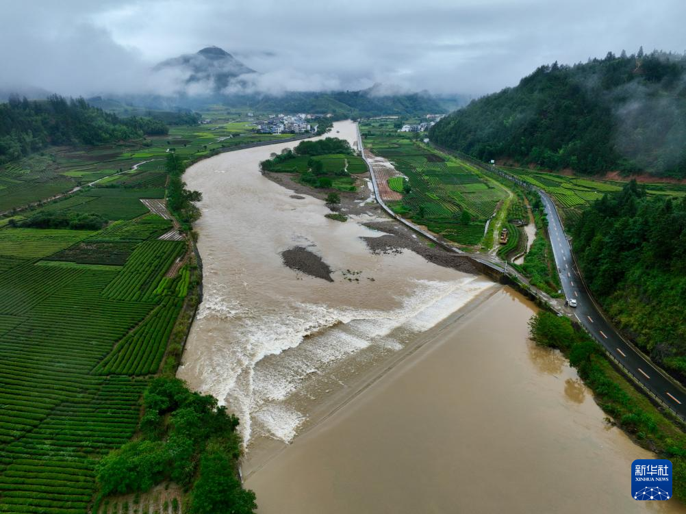 福建南平：积极应对持续降雨 防范险情