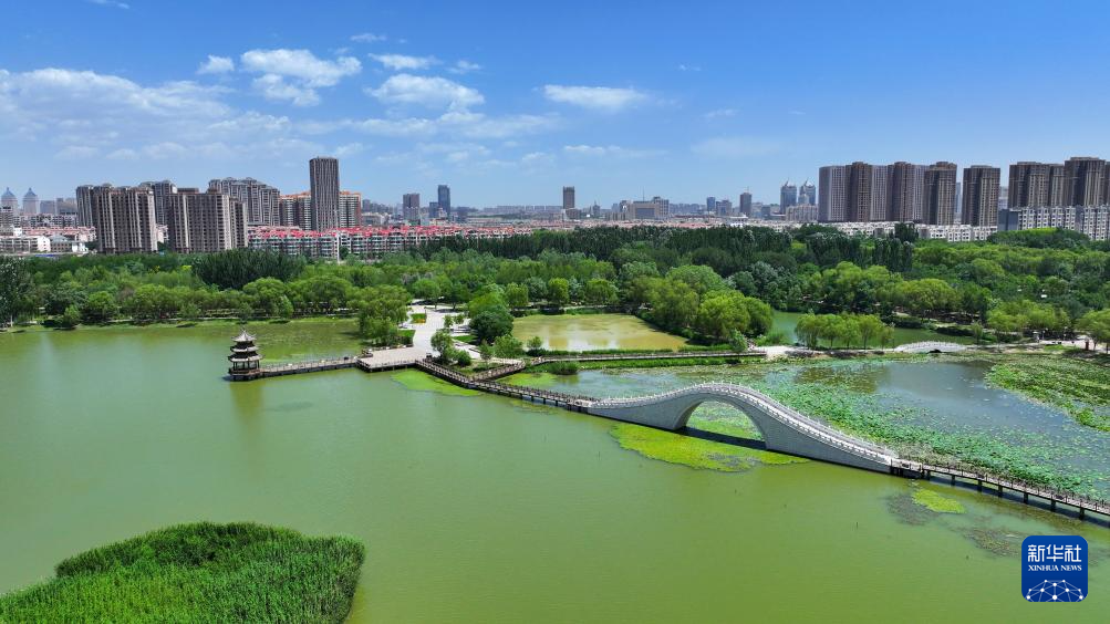 宁夏银川：城在湖中城愈美 湖在城中湖更秀