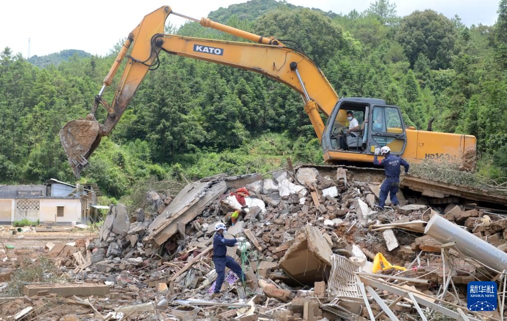 新华全媒＋丨积极应对险情 灾后加紧重建