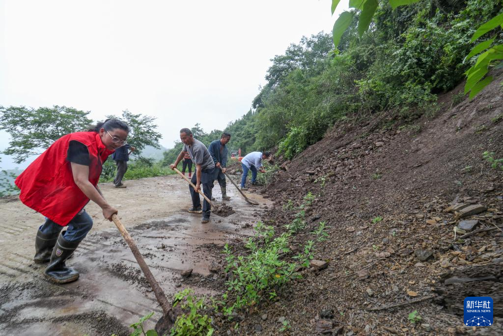 新华全媒＋丨积极应对险情 灾后加紧重建