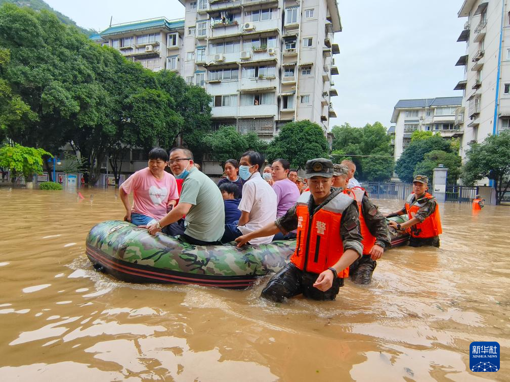 人民子弟兵持续奋战桂粤防汛救灾一线