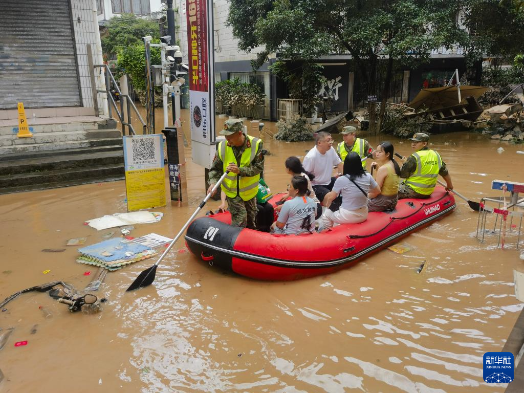 人民子弟兵持续奋战桂粤防汛救灾一线