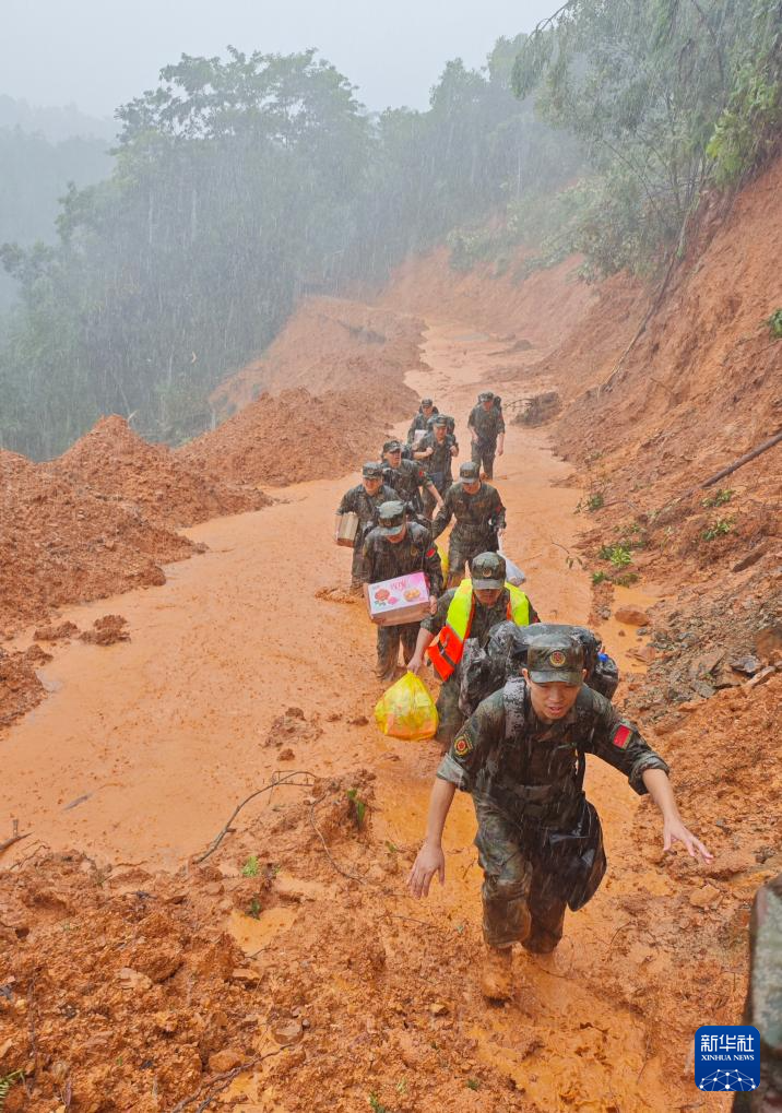 人民子弟兵持续奋战桂粤防汛救灾一线