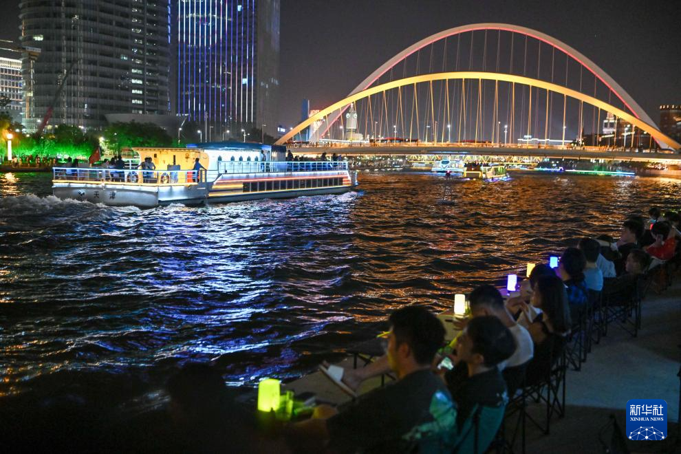 天津：海河两岸乐享美丽夜景