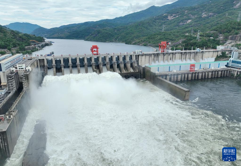 福建水口水电站开启今年第六次泄洪