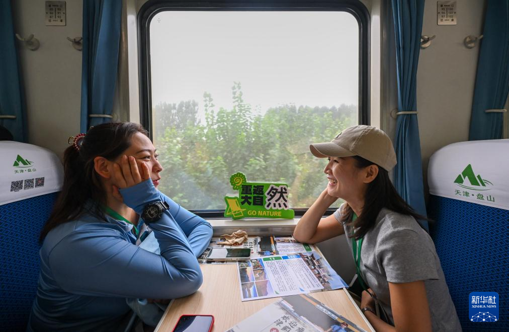 乘市郊“慢火车” 感受乡村“慢旅游”