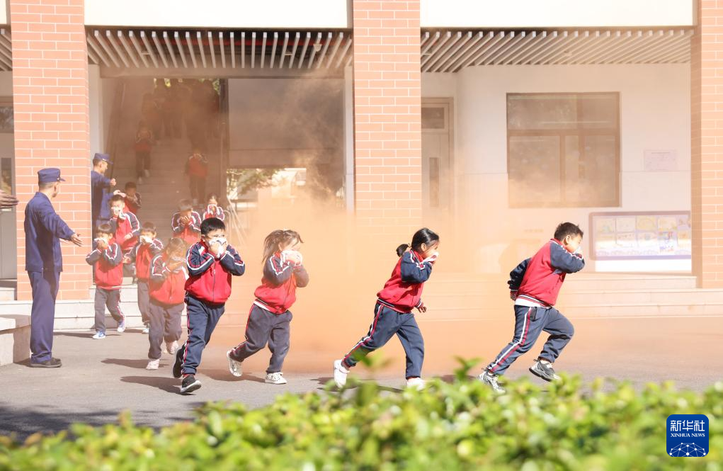 学习消防知识 迎全国消防日