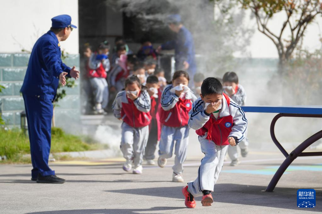 学习消防知识 迎全国消防日