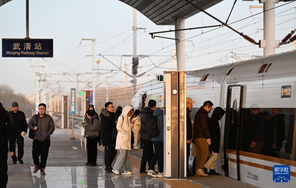 京津城际优化两地早晚高峰列车开行