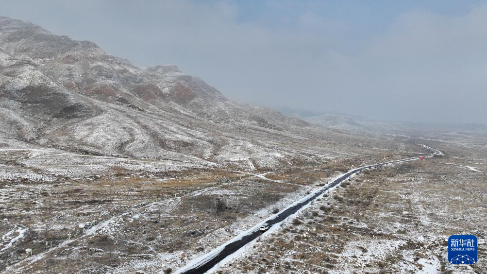 雪后贺兰山