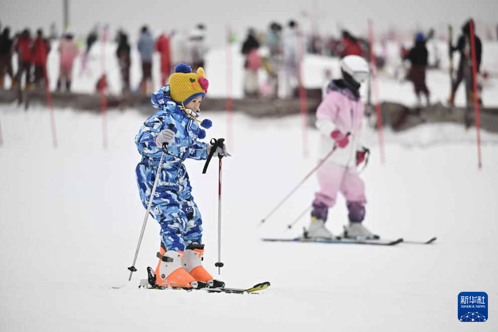 “塞上湖城”开启冰雪旅游季