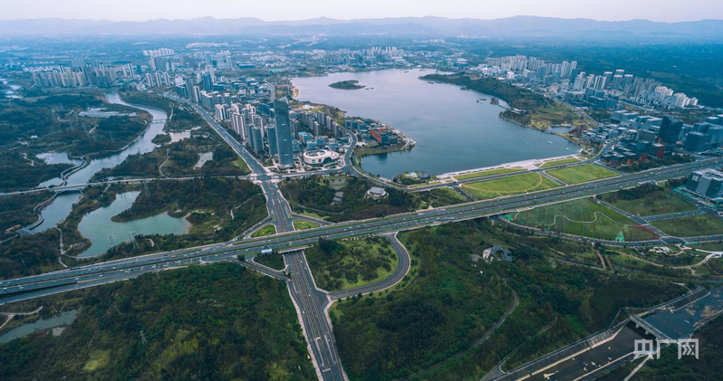 【人民城市·温情中国】打造“公园城市”样板 守护蓉城幸福