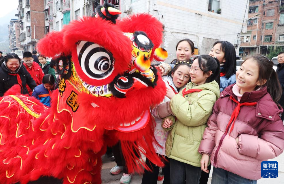 多彩校园活动迎新年