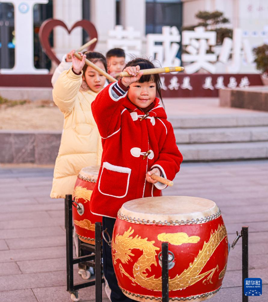 多彩校园活动迎新年