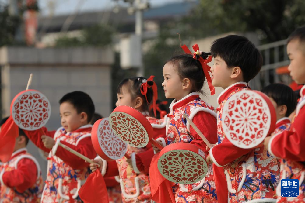 多彩校园活动迎新年