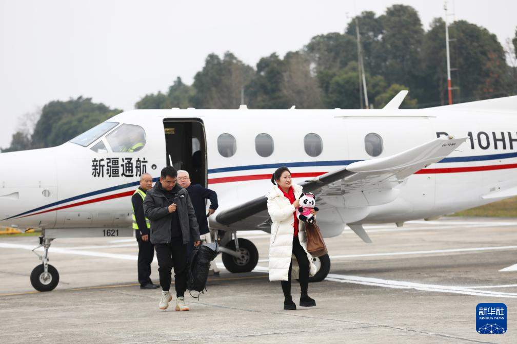 川渝通用航空短途运输航线首航