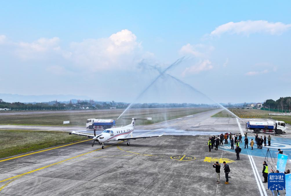 川渝通用航空短途运输航线首航