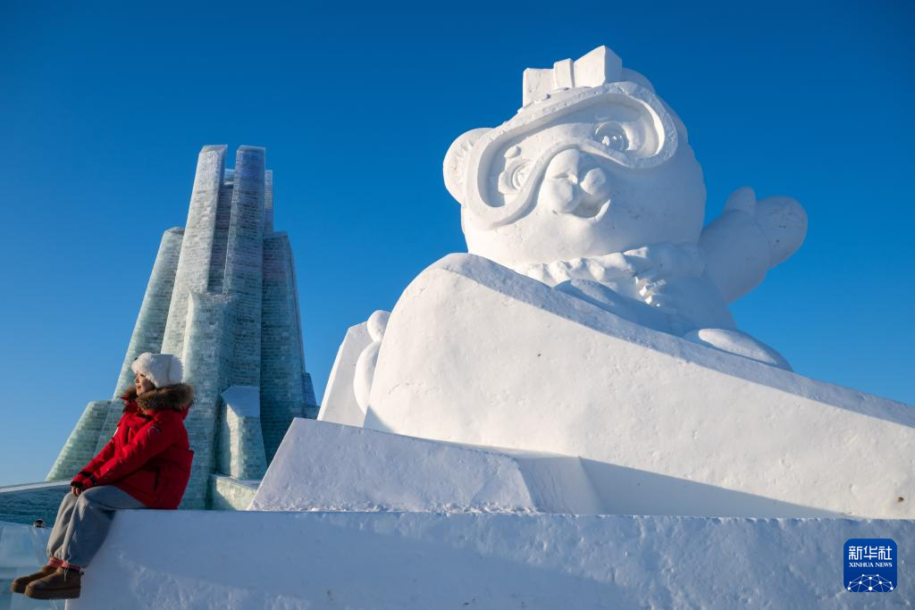 “尔滨”雪人迎八方来客