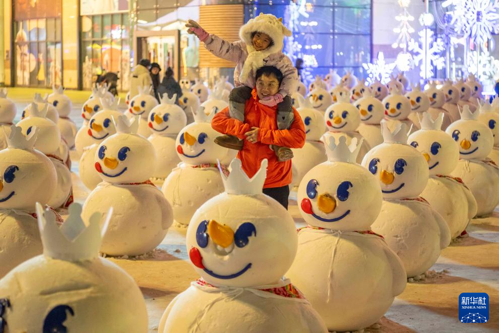 “尔滨”雪人迎八方来客