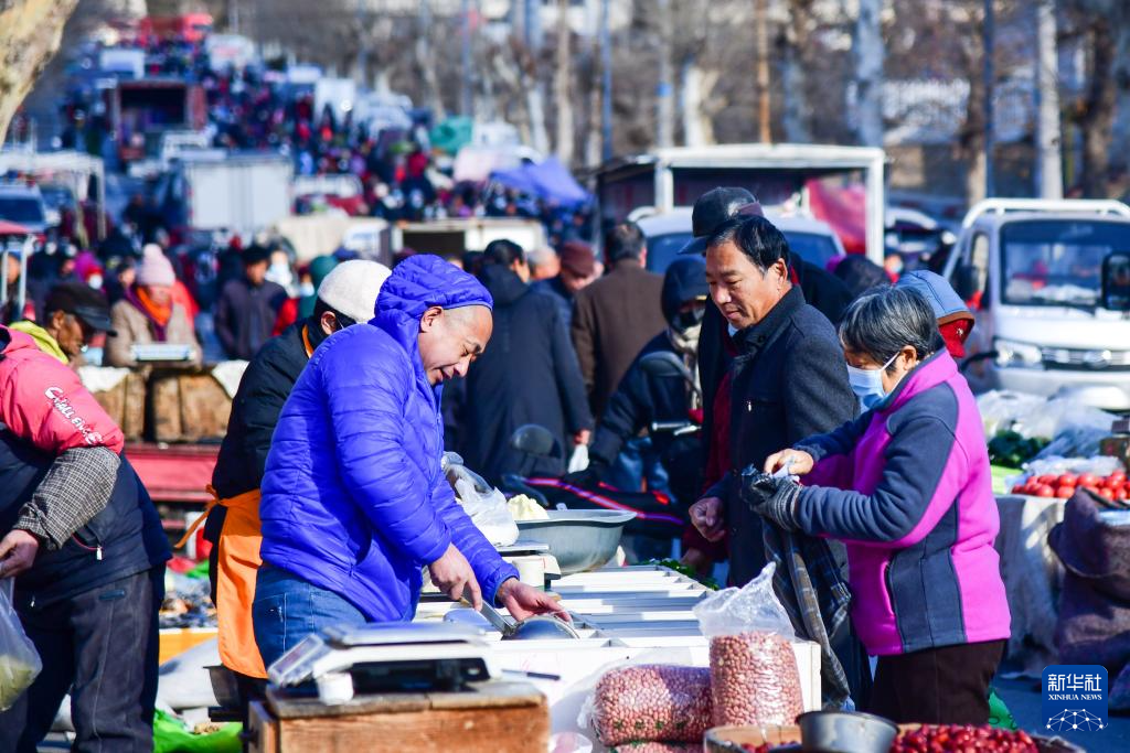 山东博山：赶大集 忙新年