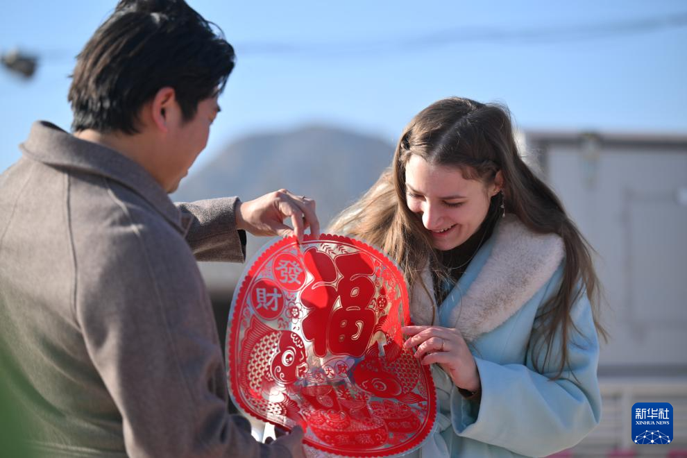 新春走基层丨“洋媳妇”的山村新年