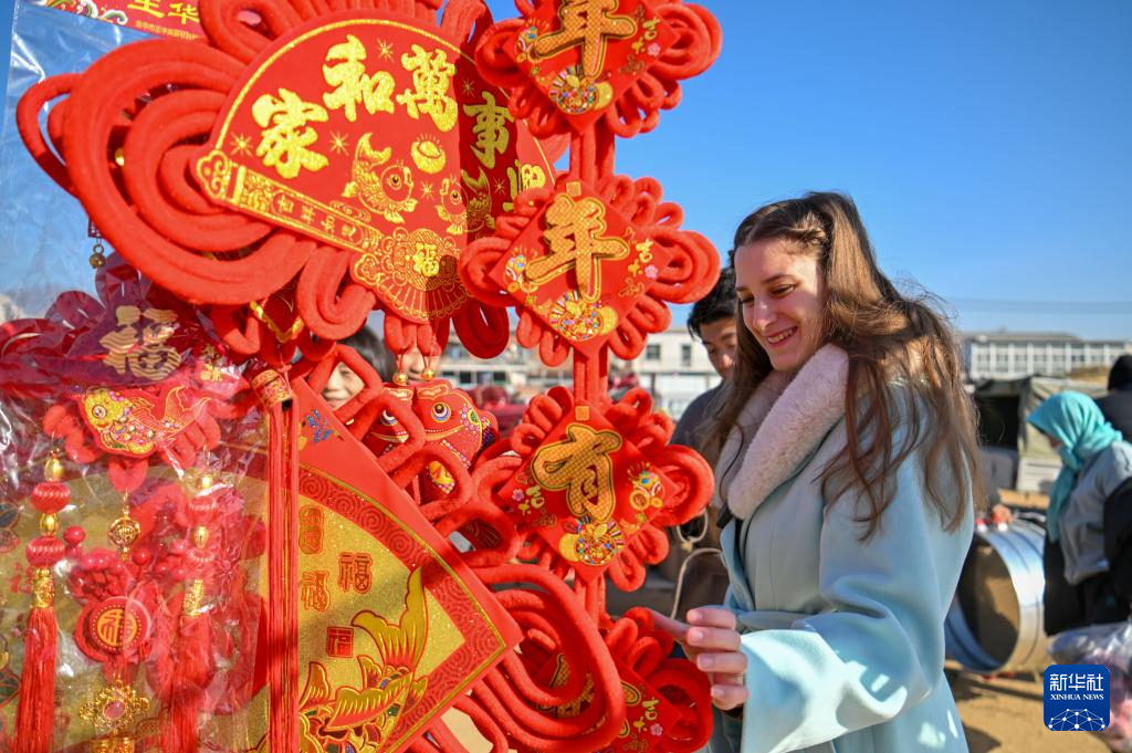 新春走基层丨“洋媳妇”的山村新年