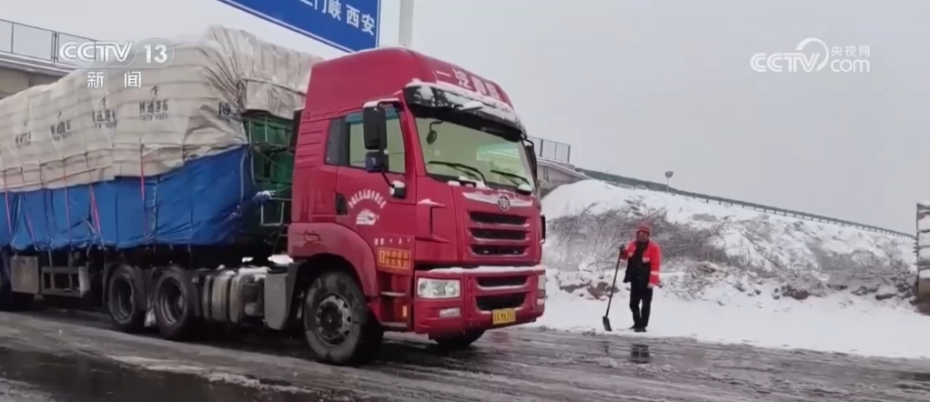 多地暴雪、寒潮、道路结冰预警齐发 如何护航风雪春运路？