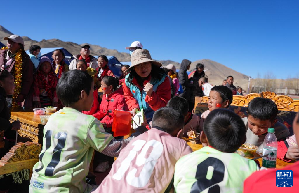 新春走基层丨地震灾区，一场特殊的足球赛