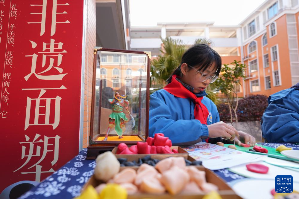 湖南长沙：萌娃体验非遗魅力迎接新学期