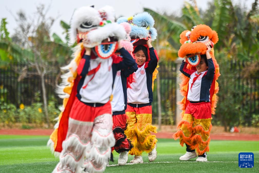 新华全媒+丨从操场到田野，新学期体育课的新玩法