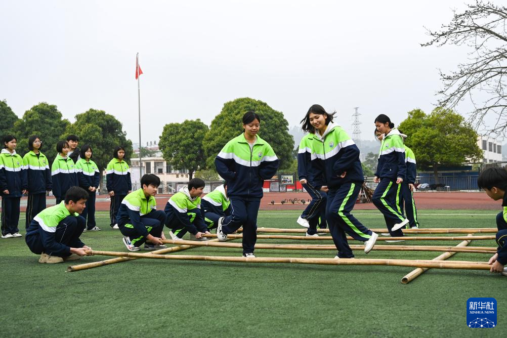 新华全媒+丨从操场到田野，新学期体育课的新玩法