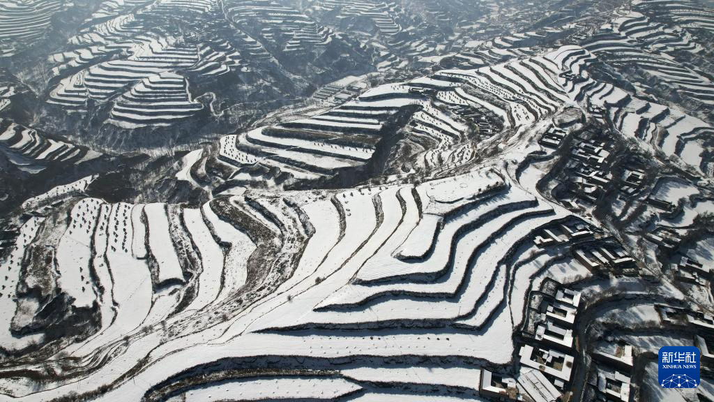 春雪勾勒“大地指纹”