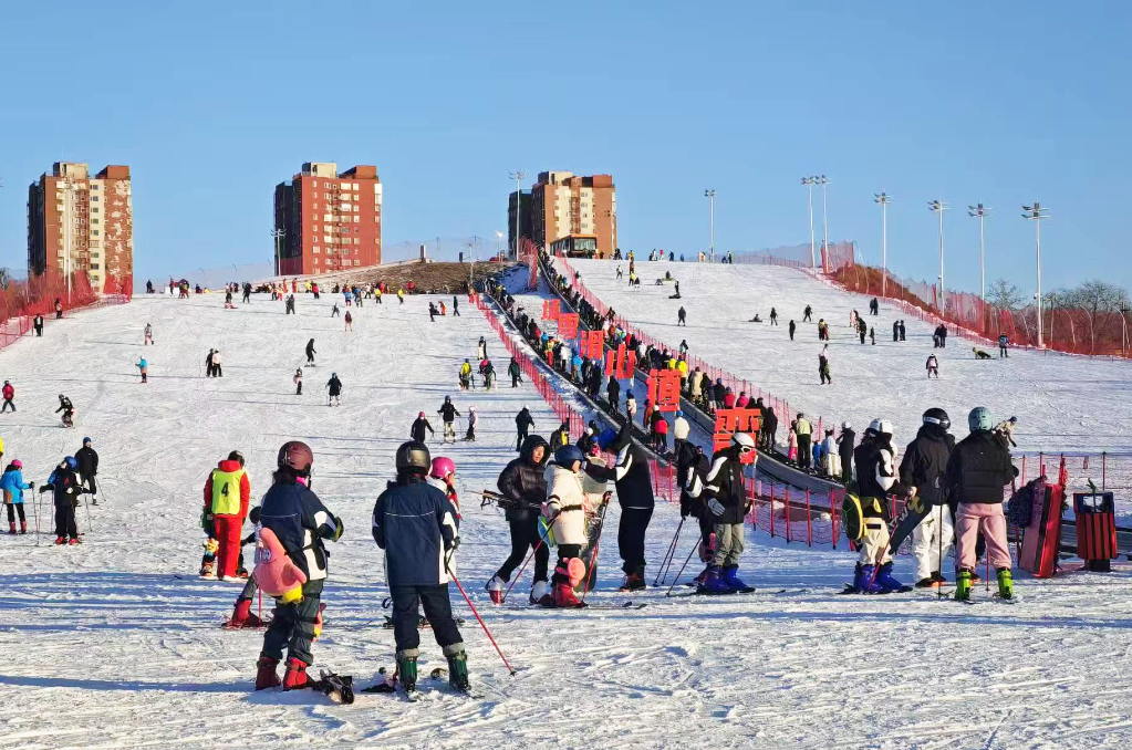 从400到10万——一座滑雪场撬动的城市更新实践